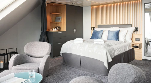 Panoramic deluxe cabin