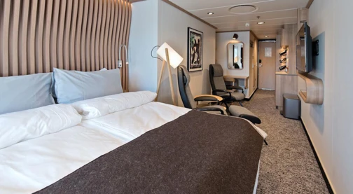 Outside cabin with balcony - Upper deck