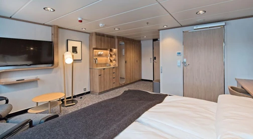 Wheelchair-accessible outside cabin