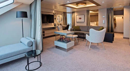 Large suite with balcony - Upper deck