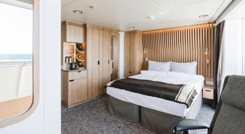 Outside cabin with balcony - Upper deck