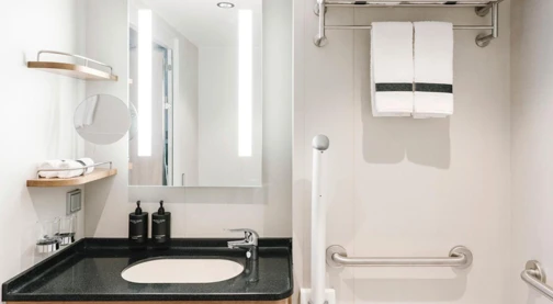 Wheelchair-accessible outside cabin