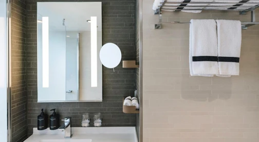 Corner suite with balcony - Upper deck