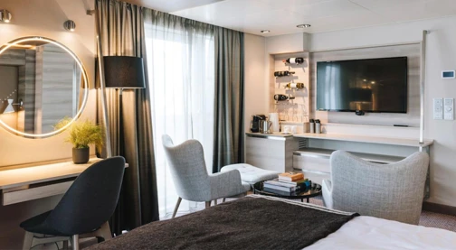 Corner suite with balcony - Upper deck