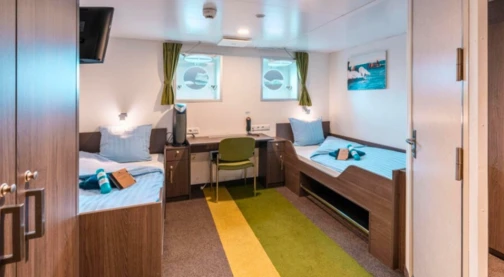 Camarote doble con ojo de buey