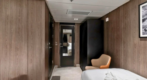 Cabina individual - Puente de recepción y puente principal