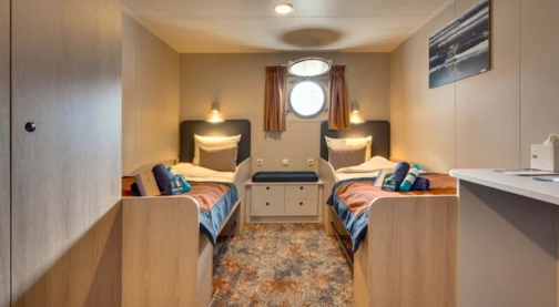 Cabine double avec hublot