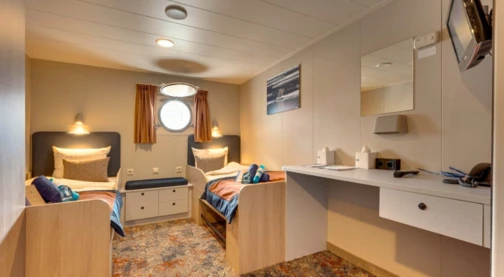 Cabine double avec hublot