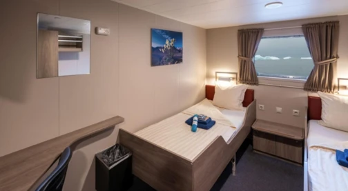 Cabine double avec fenêtre