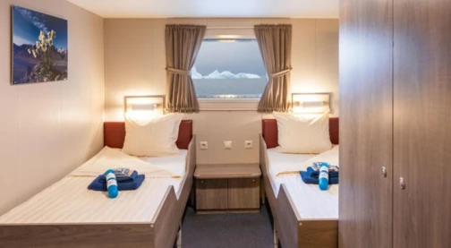 Cabine double avec fenêtre