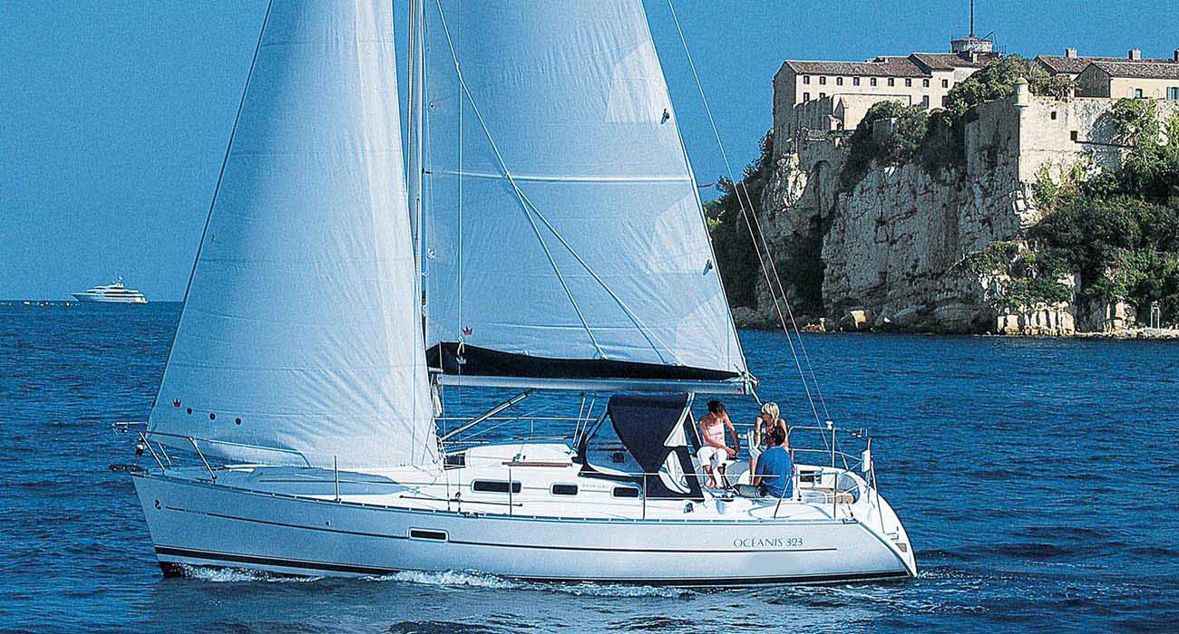 Oceanis Clipper 323