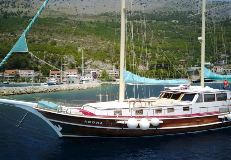 Agora Dugi Rat - Port Krilo Jesenice | Agora