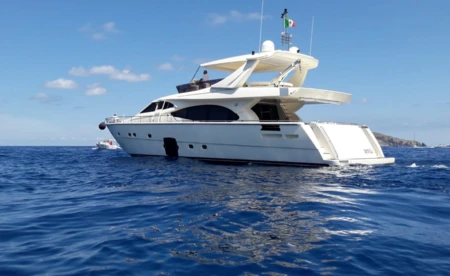 Ferretti 780