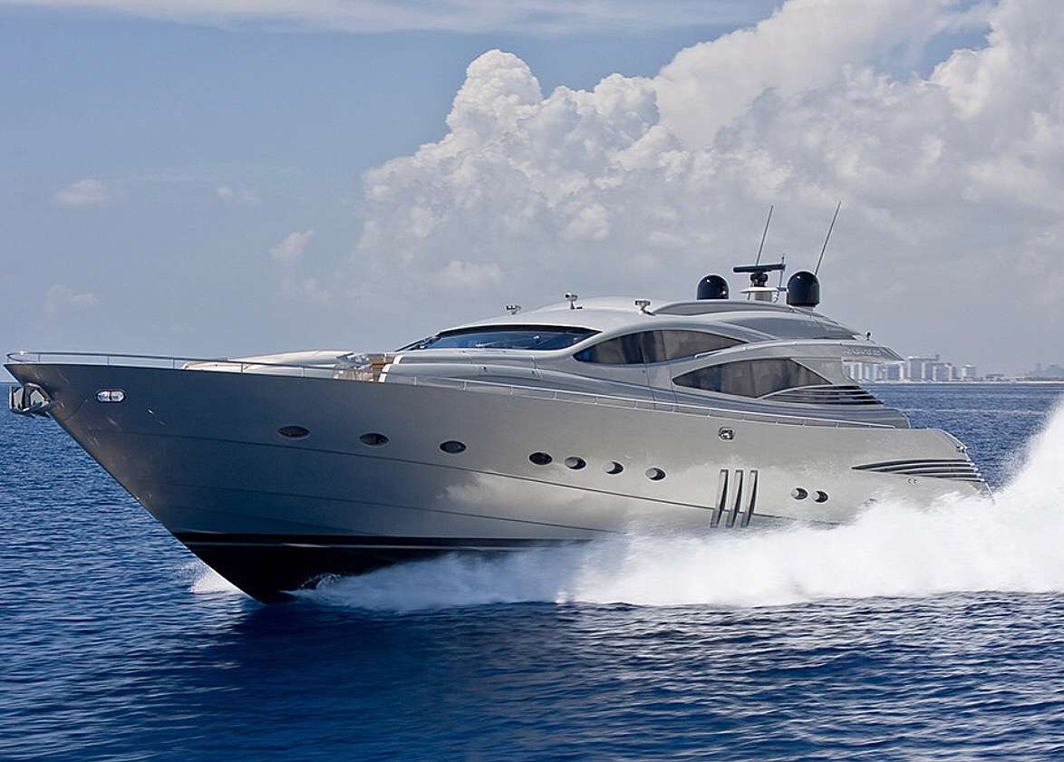Pershing 90