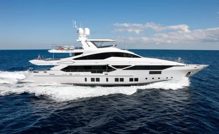 Benetti Veloce 140