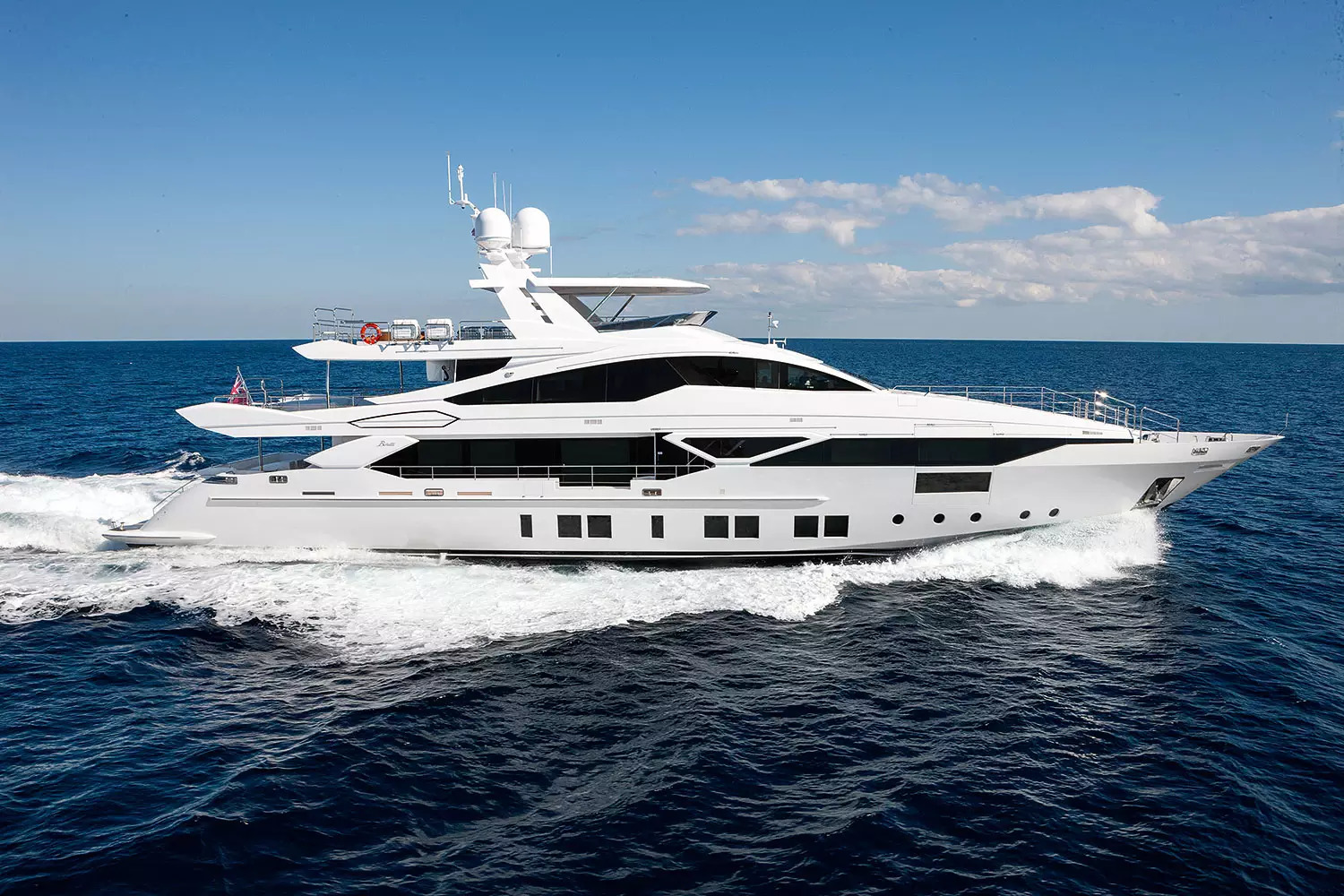 Benetti Veloce 140