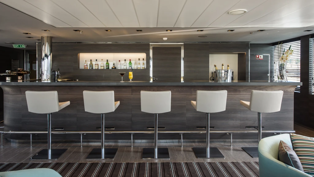 Una straordinaria odissea culturale e tropicale di 16 giorni tra l'Australia nord-occidentale, la Papua occidentale, le Molucche, Komodo e Bali