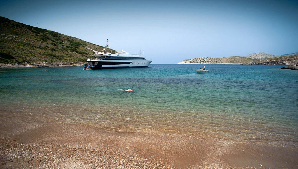D'Athènes à Corfou, en passant par le Canal de Corinthe, superbe croisière dans les îles Ioniennes
