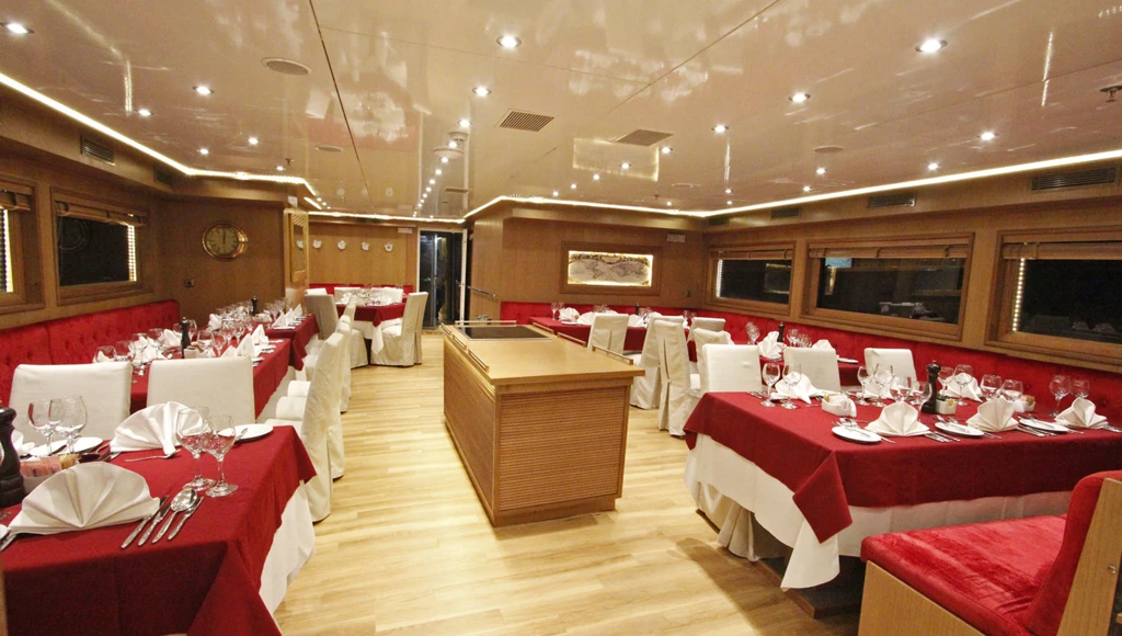 D'Athènes à Corfou, en passant par le Canal de Corinthe, superbe croisière dans les îles Ioniennes