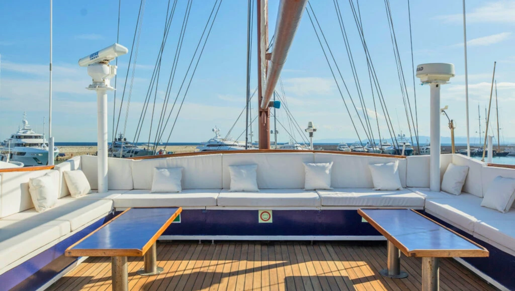 Authentic Cyclades: an exclusive cruise in the Aegean Sea between the charm and serenity of the Greek islands