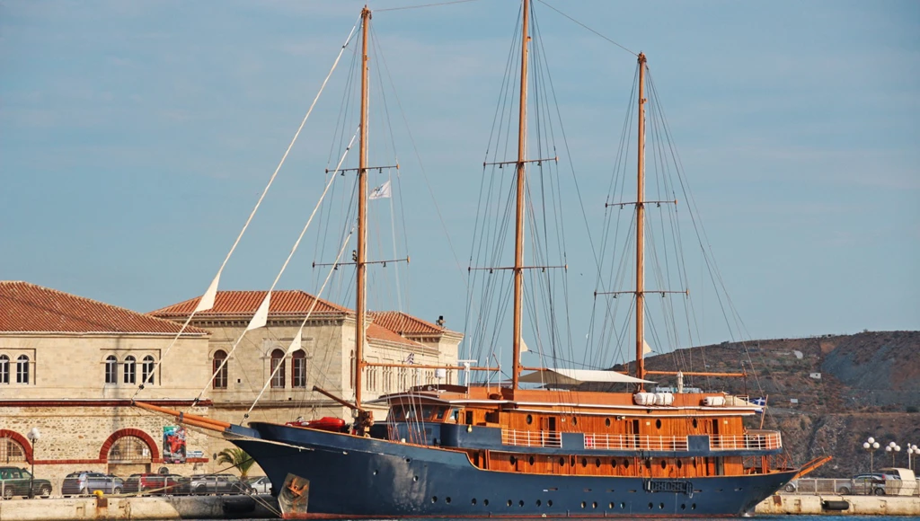 Authentic Cyclades: an exclusive cruise in the Aegean Sea between the charm and serenity of the Greek islands