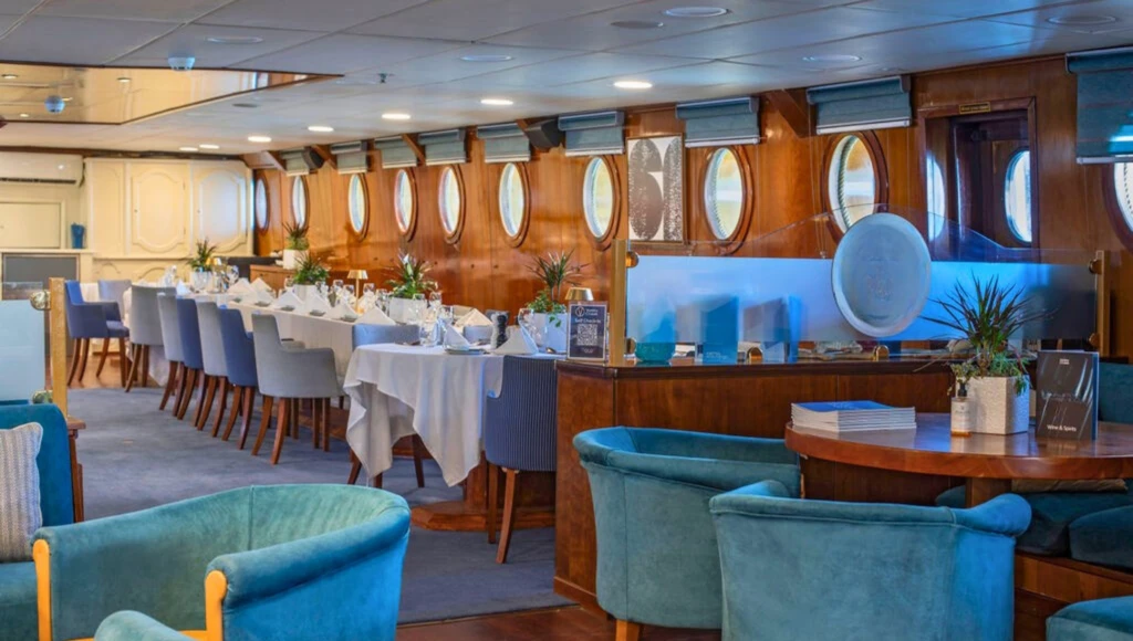 Authentic Cyclades: an exclusive cruise in the Aegean Sea between the charm and serenity of the Greek islands