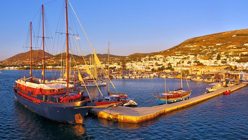 Authentic Cyclades: an exclusive cruise in the Aegean Sea between the charm and serenity of the Greek islands