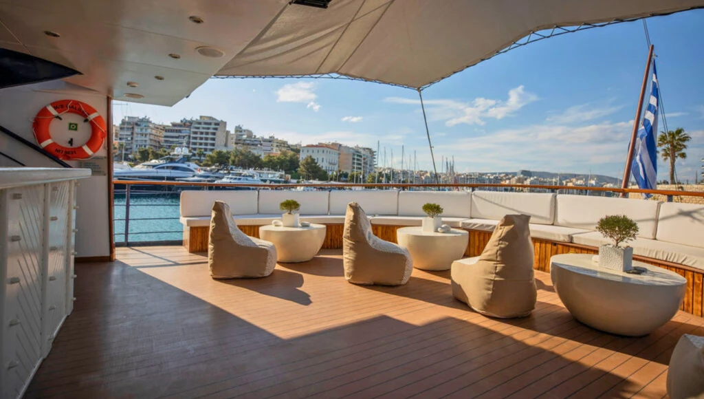 Authentic Cyclades: an exclusive cruise in the Aegean Sea between the charm and serenity of the Greek islands