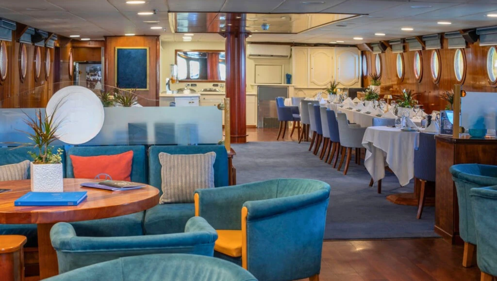 Authentic Cyclades: an exclusive cruise in the Aegean Sea between the charm and serenity of the Greek islands