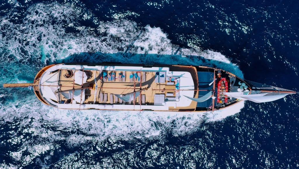 Authentic Cyclades: an exclusive cruise in the Aegean Sea between the charm and serenity of the Greek islands