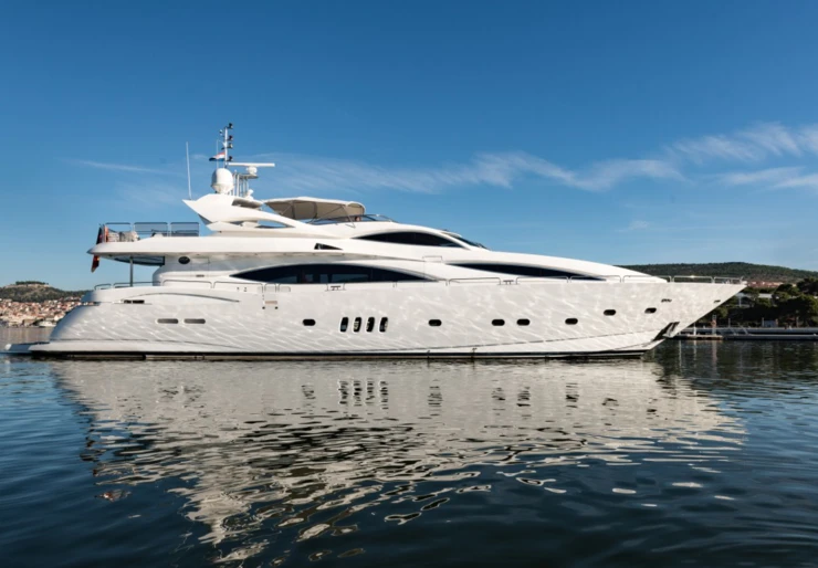 Sunseeker 105 Bahamas | YCM 105