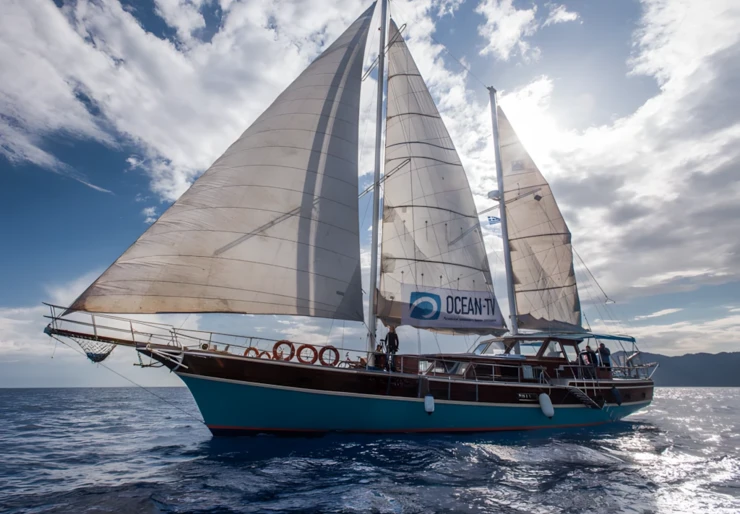 Valerie Paros harbour | VALERIE