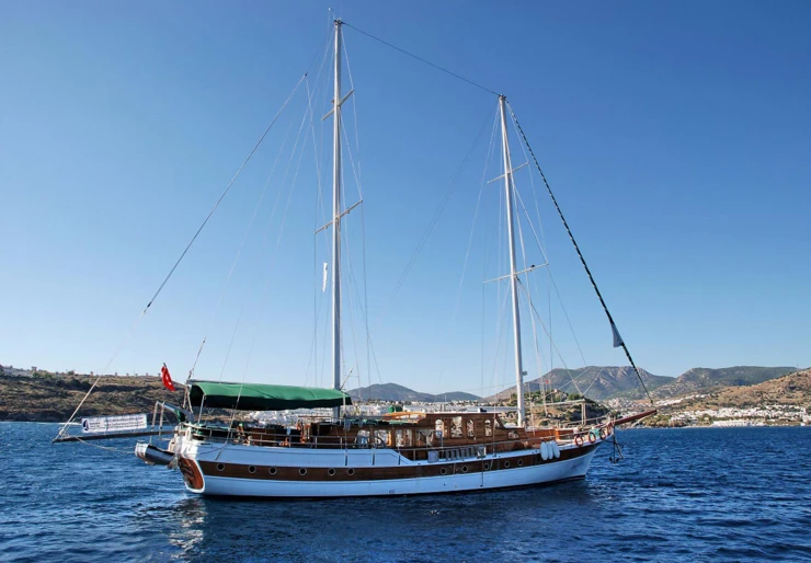 M/S Hera Corfu - Old port | Hera