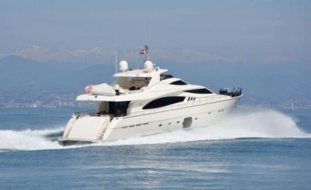 Ferretti 881