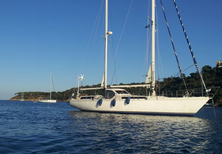 Amel Maramu Salivoli | Delos