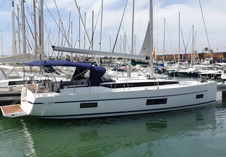 Bavaria C45 Style Lelystad | AVES