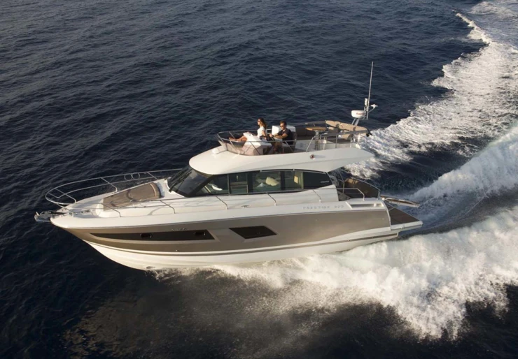 Prestige 420 Fly Hyeres harbour | 