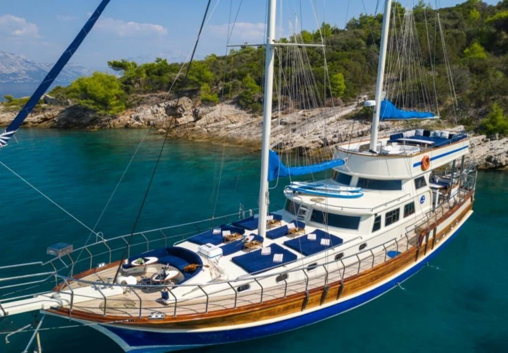 Saint Luca Omis | Saint Luca