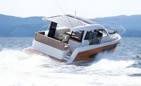 Sealine C390