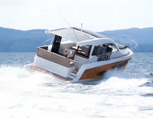 Sealine C390