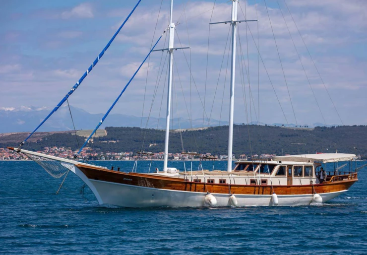 Dona Dugi Rat - Port Krilo Jesenice | Dona