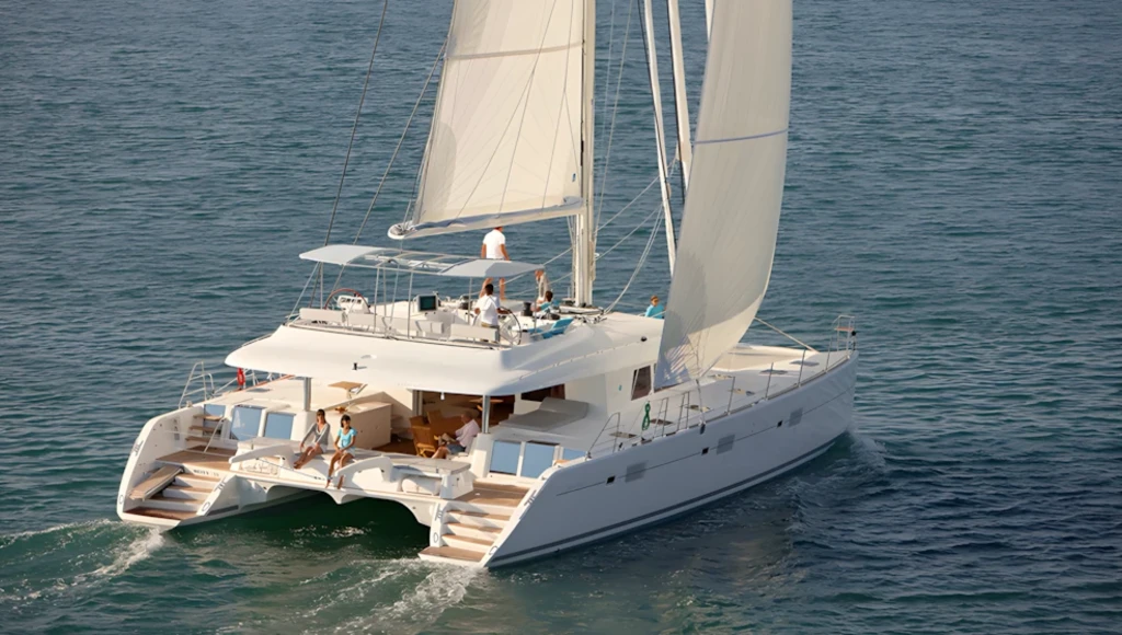 Una odisea tropical en catamarán: las cumbres de Santa Lucía, las playas doradas de los cayos de Tobago y las aguas centelleantes de Bequia.