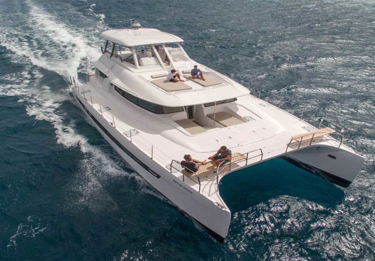 Voyage 650 Port de Tortola | OUT of OFFICE