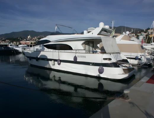 Benetti 72