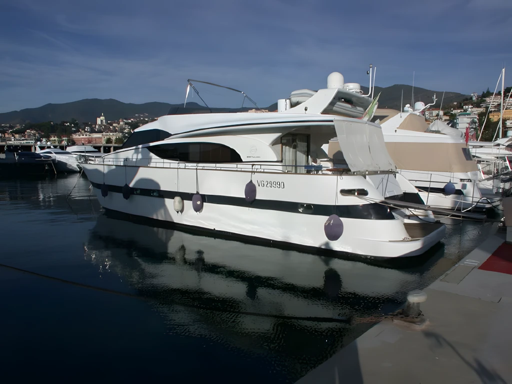 Benetti 72