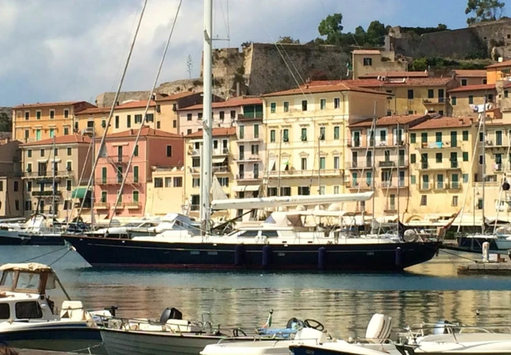 Tiga Belas Saint Tropez | TIGA BELAS