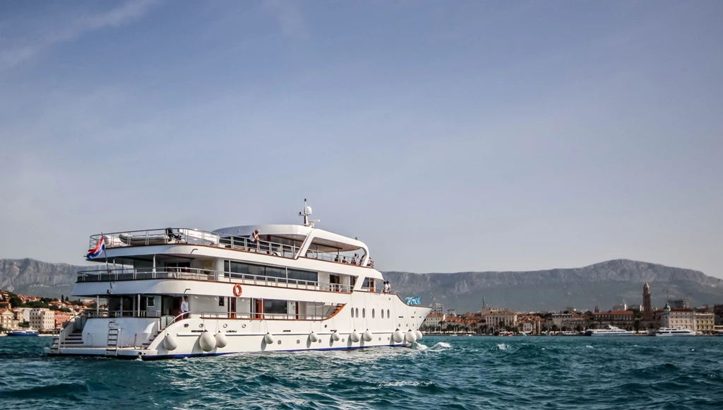 Dalmatien-Exkursion: Kreuzfahrt zwischen zauberhaften Inseln und Adria-Juwelen