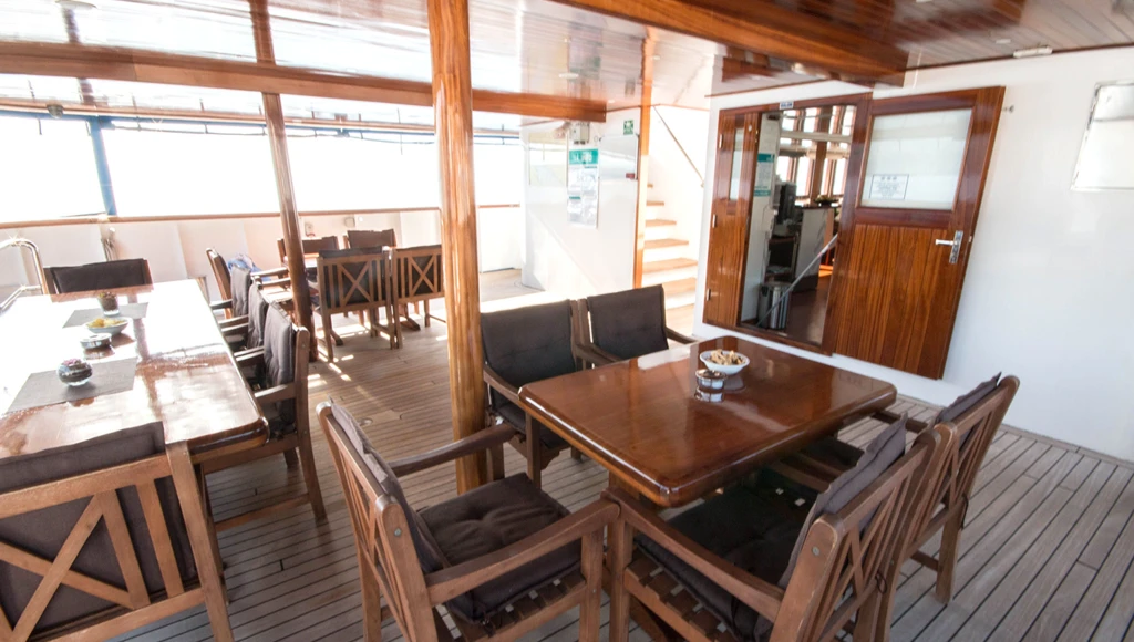 Bootsurlaub zwischen mittelalterlichen Städten und paradiesischen Stränden