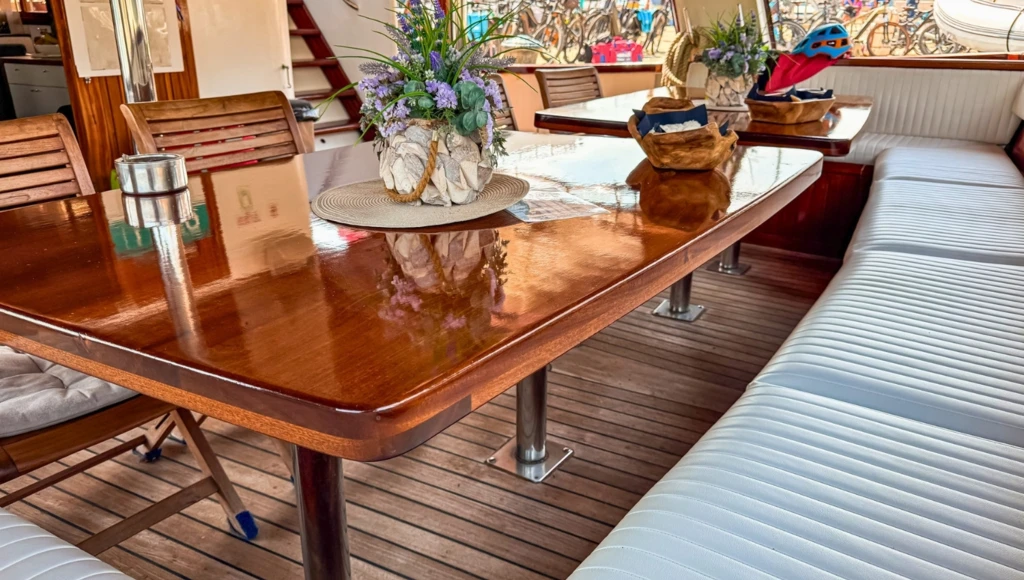 Aventure traditionnelle en Dalmatie : navigation douce entre criques et villages