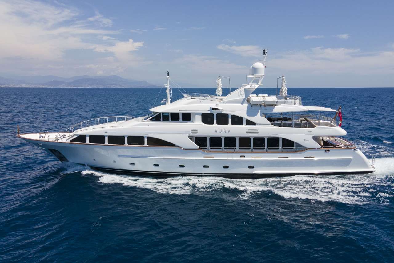 M/Y Aura